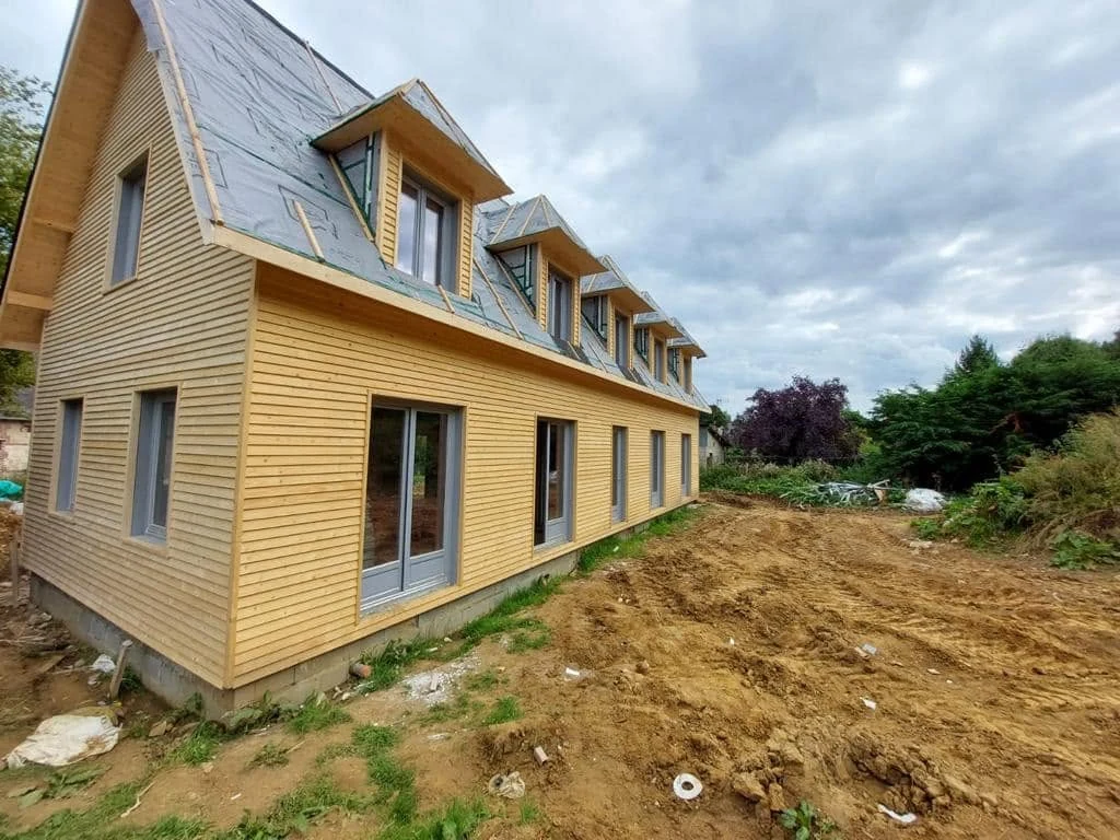Long side view of the timber-frame residence in France