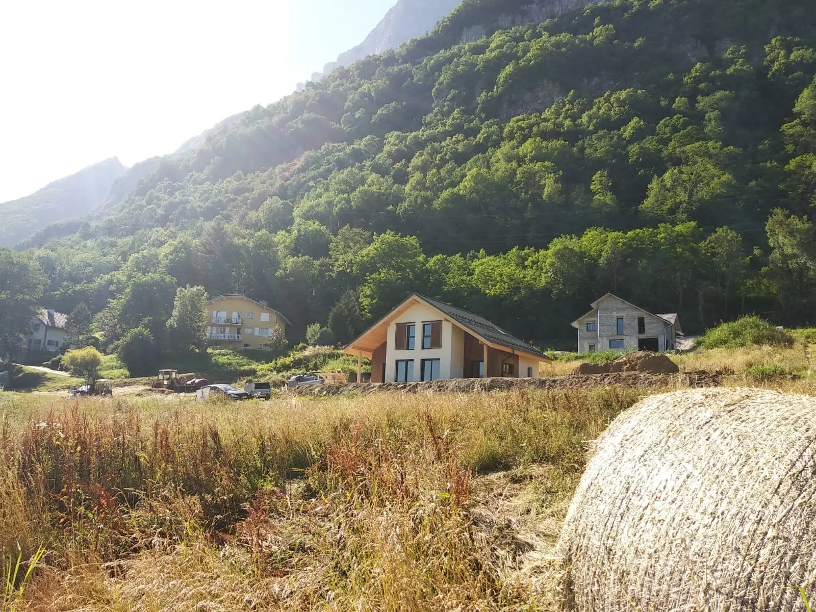 Freterive timber residence in its mountain setting