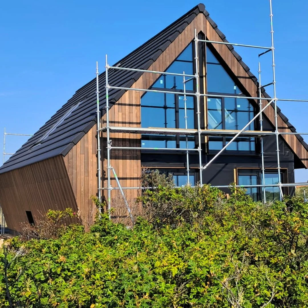 Hybrid timber residence with expressive cladding and glazing