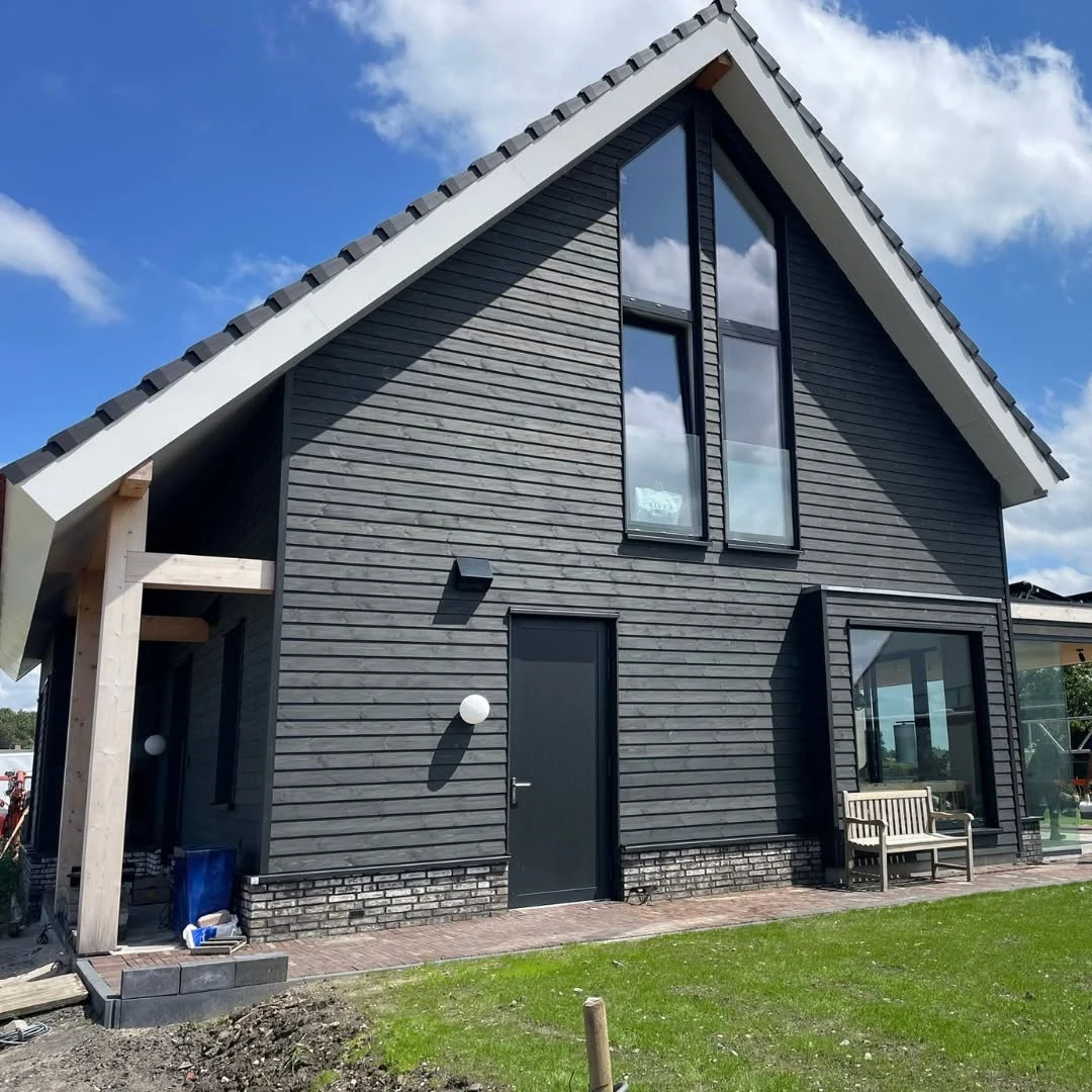 Pijnaker front gable and timber cladding