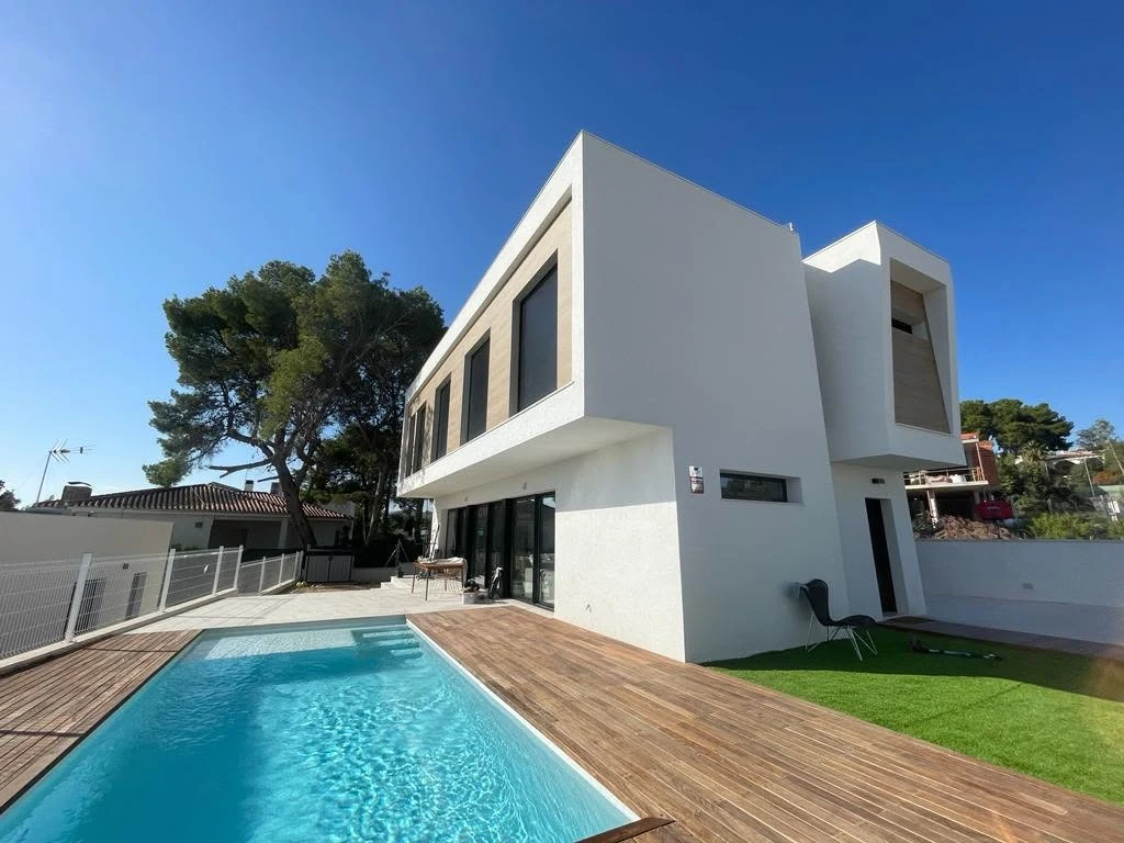 Completed poolside view of the Torrent Mediterranean Residence