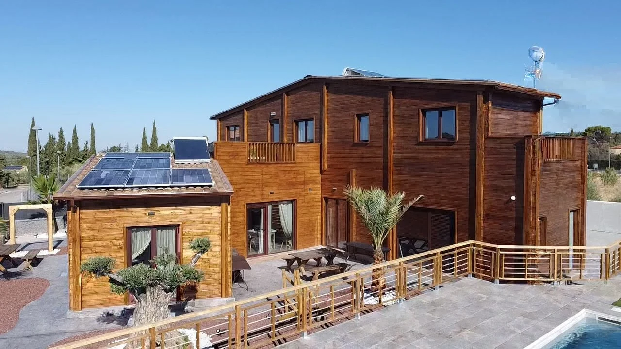 Yedra Log House residence courtyard elevation